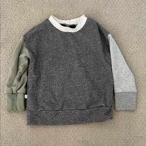 Gray and Green Colorblock Sweatshirt with Sporty Design